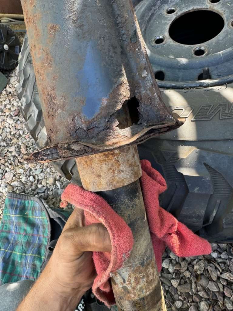 This gaping hole was on the backside and not immediately visible. At this point, I was glad I ordered replacement parts in advance. This is rubbish.