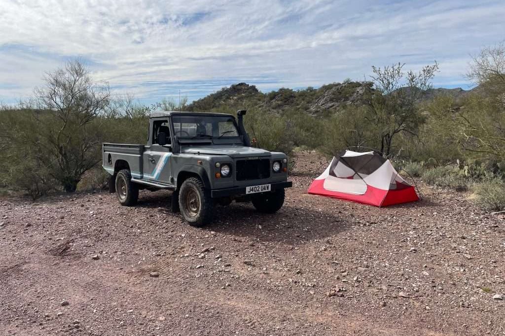 Out tent camping in the desert with the Land Rover Defender 110 Hi-Cap