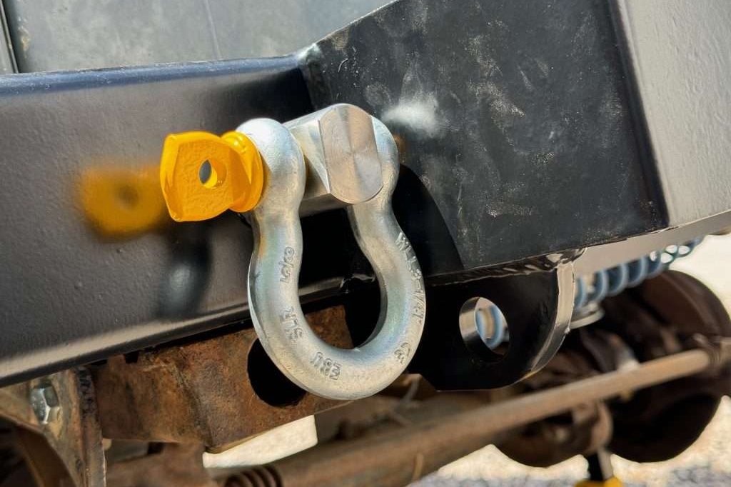 The swivel shackle installed on the Rovers North Defender winch bumper