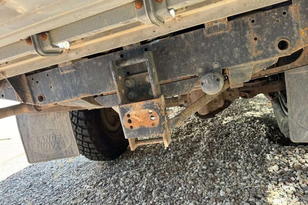 This is the existing tow bar on the Land Rover. It is very robust but low-hanging and I don't need it.