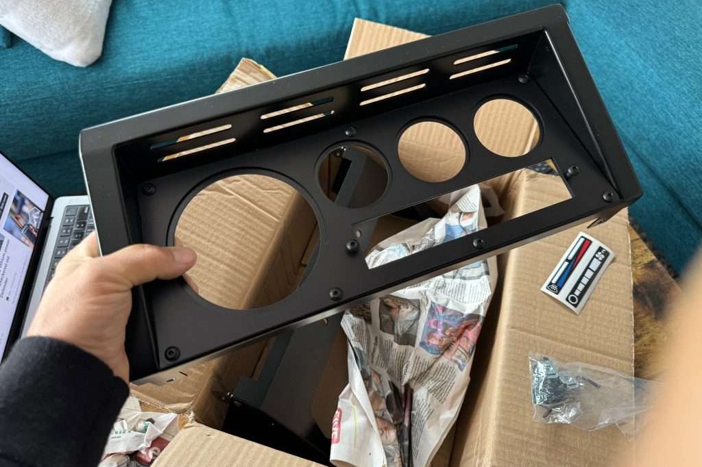 Unboxing the Deluxe Binnacle that freshly arrived from Raptor Engineering in Sheffield.