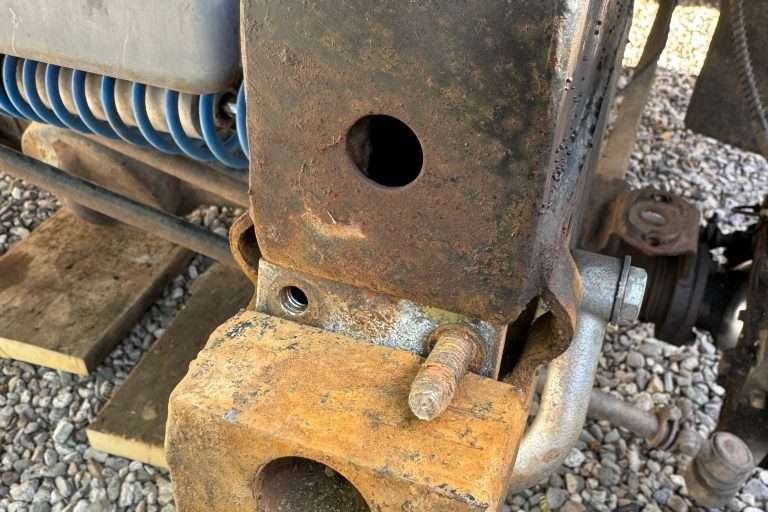 If I need to, I can hold the nut-plate in this position and cut the bolt fragment off.